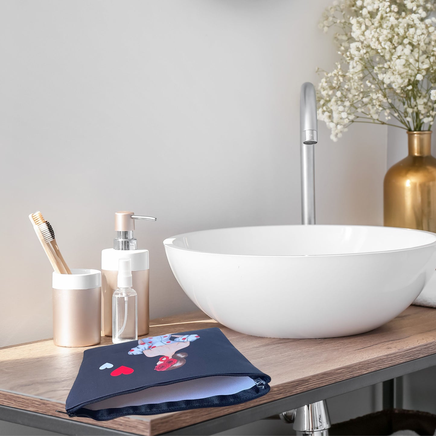 Pack Regalo Flamenca Maite – Neceser Granada “Maite” + Delantal “Maite” – Diseño Exclusivo illustrArte