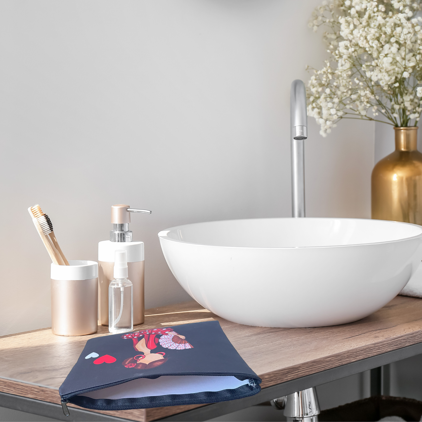 Pack Regalo Flamenca Pepa – Botella Térmica Negra con Vestido Rojo + Bolsa Cádiz “Pepa Vestido Rojo” + Neceser Granada “Pepa Vestido Rojo”