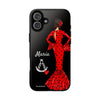 Funda de teléfono personalizable María rojo pelo oscuro fondo negro – para iPhone, Samsung, Pixel