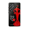 Funda de teléfono personalizable María rojo pelo oscuro fondo negro – para iPhone, Samsung, Pixel
