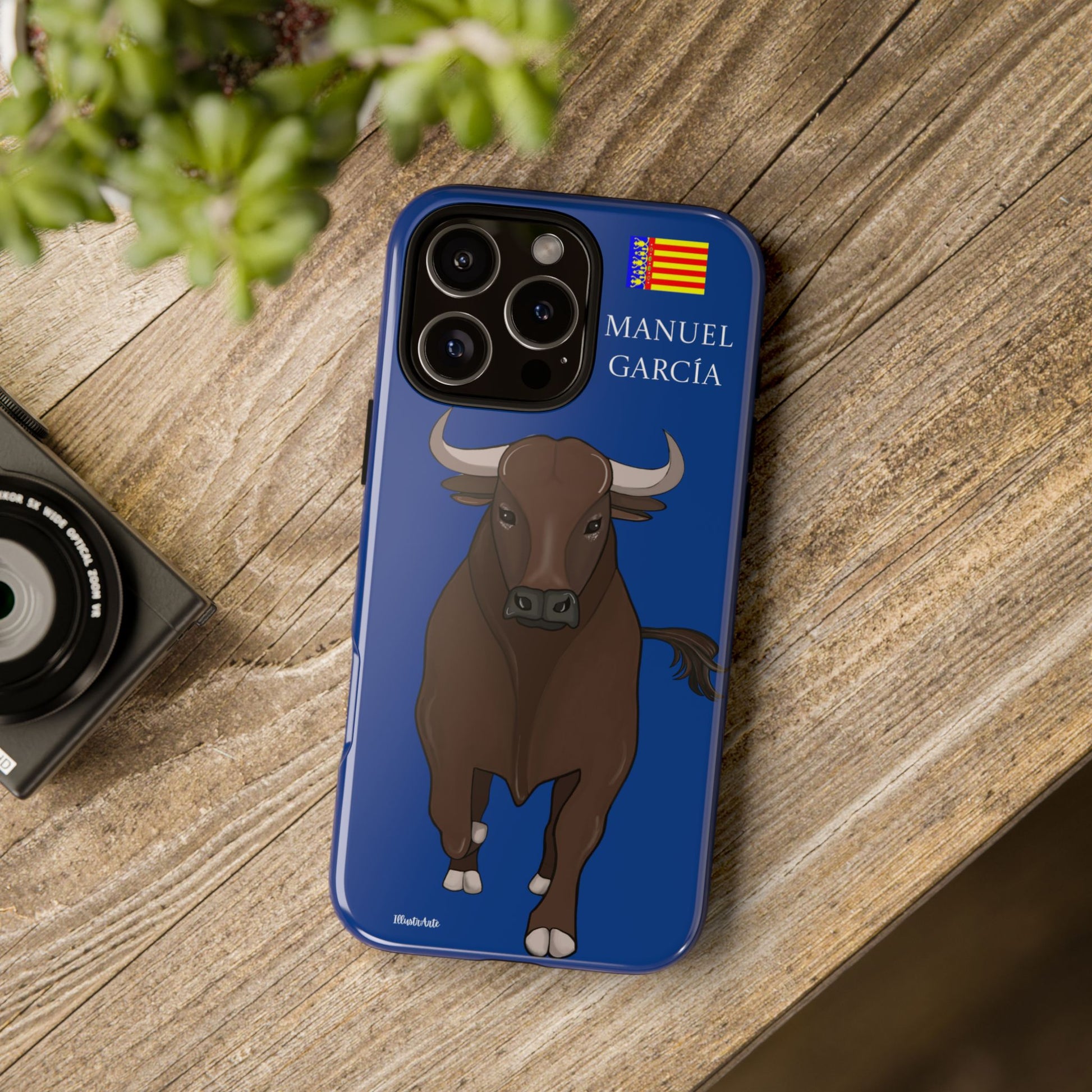 una funda de teléfono con una imagen de un toro