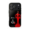 Funda de teléfono personalizable María rojo pelo oscuro fondo negro – para iPhone, Samsung, Pixel