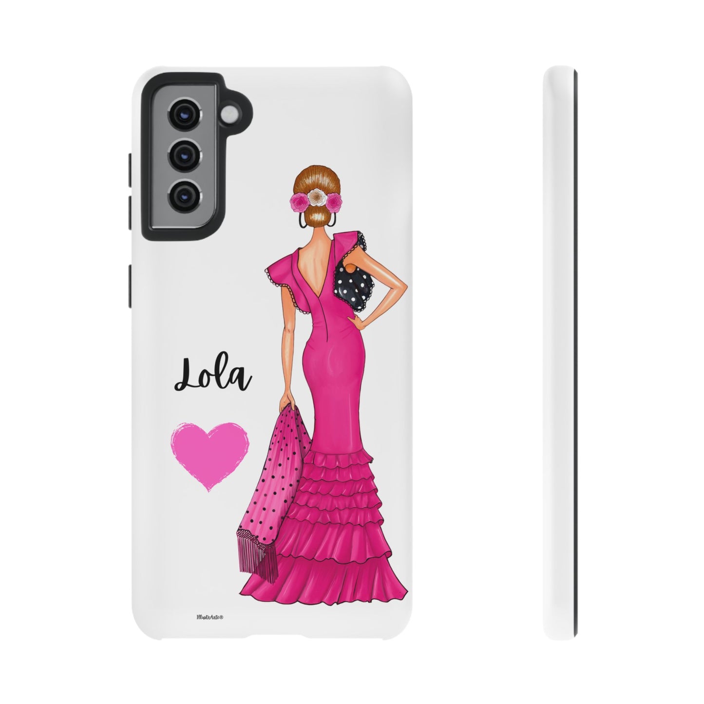 Funda de teléfono personalizable con nombre/bandera/Virgen - Modelo Manuela vestido rosa en un acercamiento perfecto.