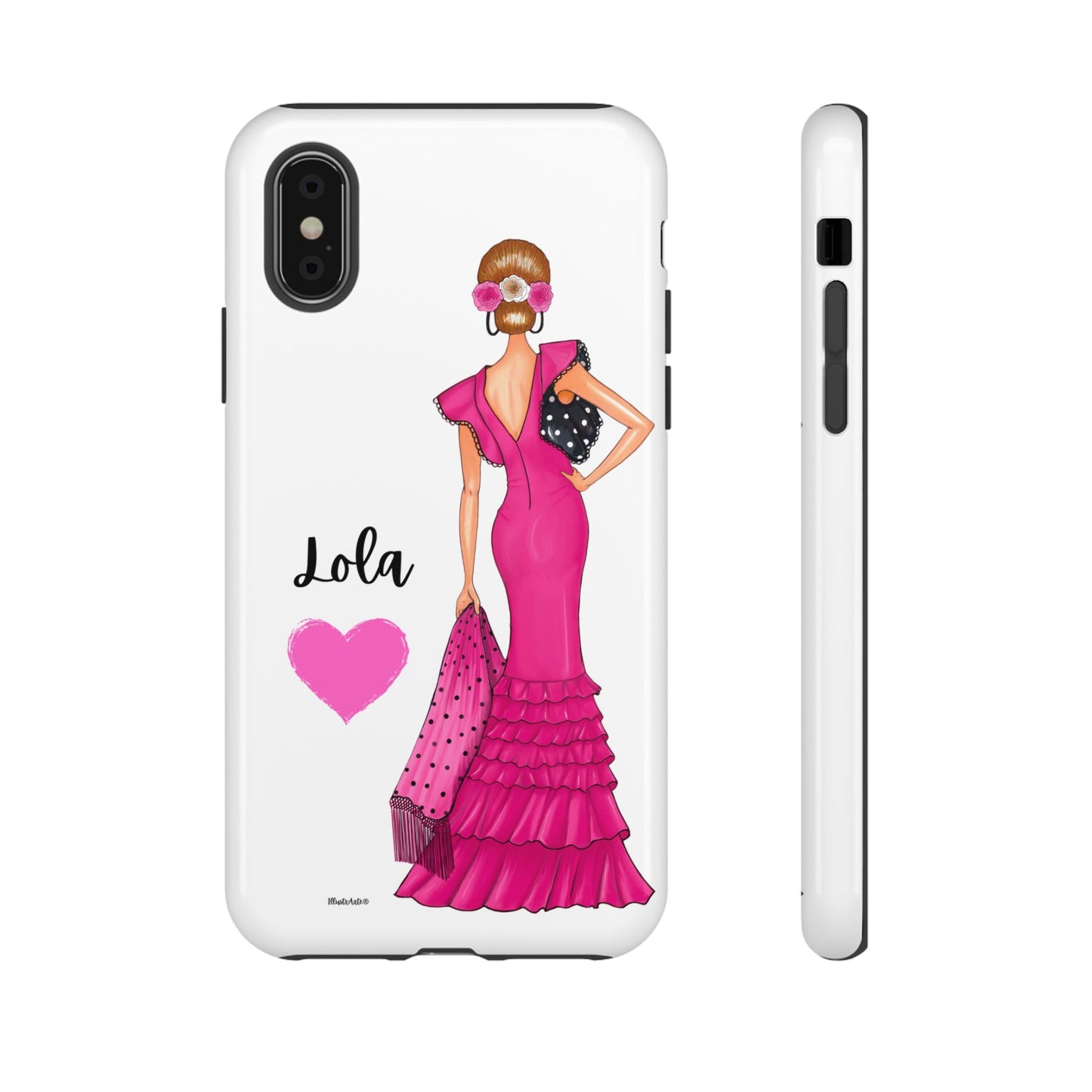 Funda de teléfono personalizable con nombre/bandera/Virgen - Modelo Manuela vestido rosa resaltando la calidad de impresión.