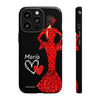 Funda de teléfono personalizable María rojo pelo oscuro fondo negro – para iPhone, Samsung, Pixel