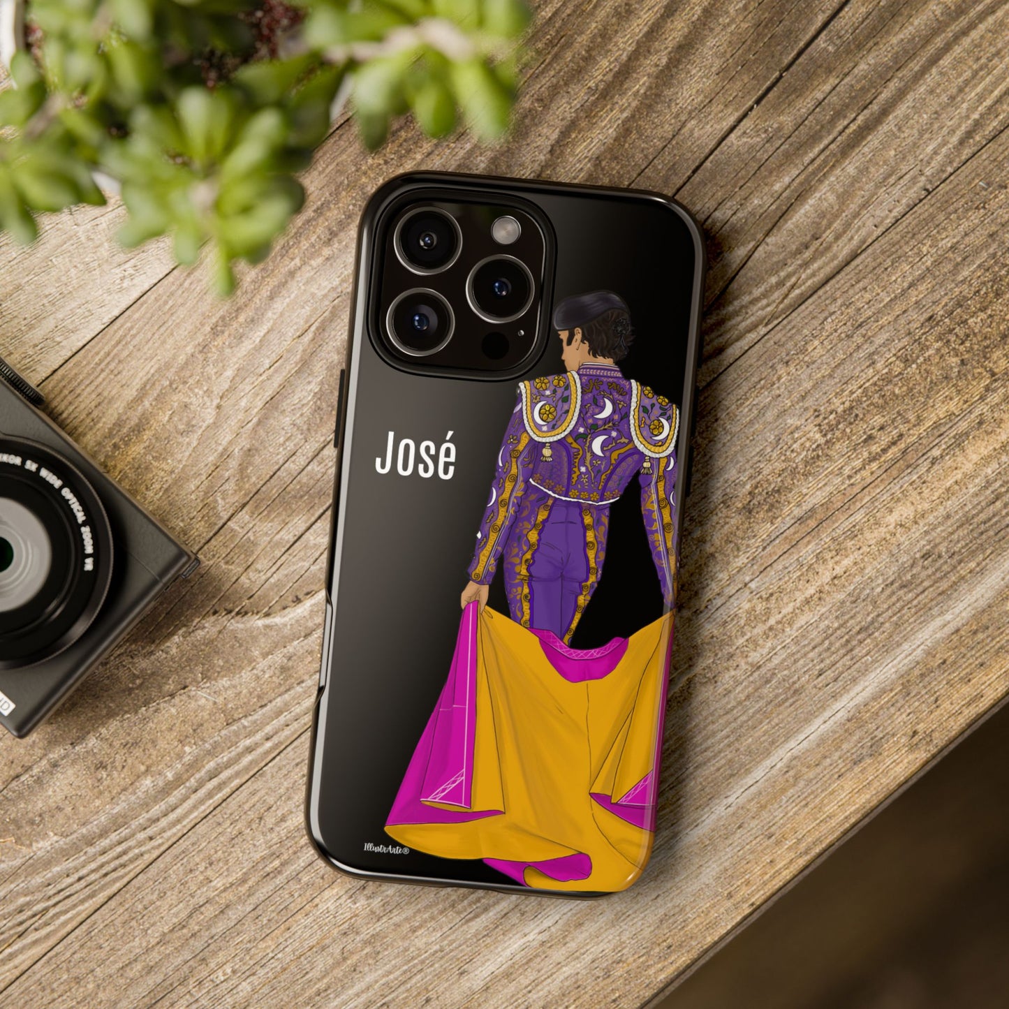 una funda de teléfono con una imagen de una mujer en un vestido morado y amarillo