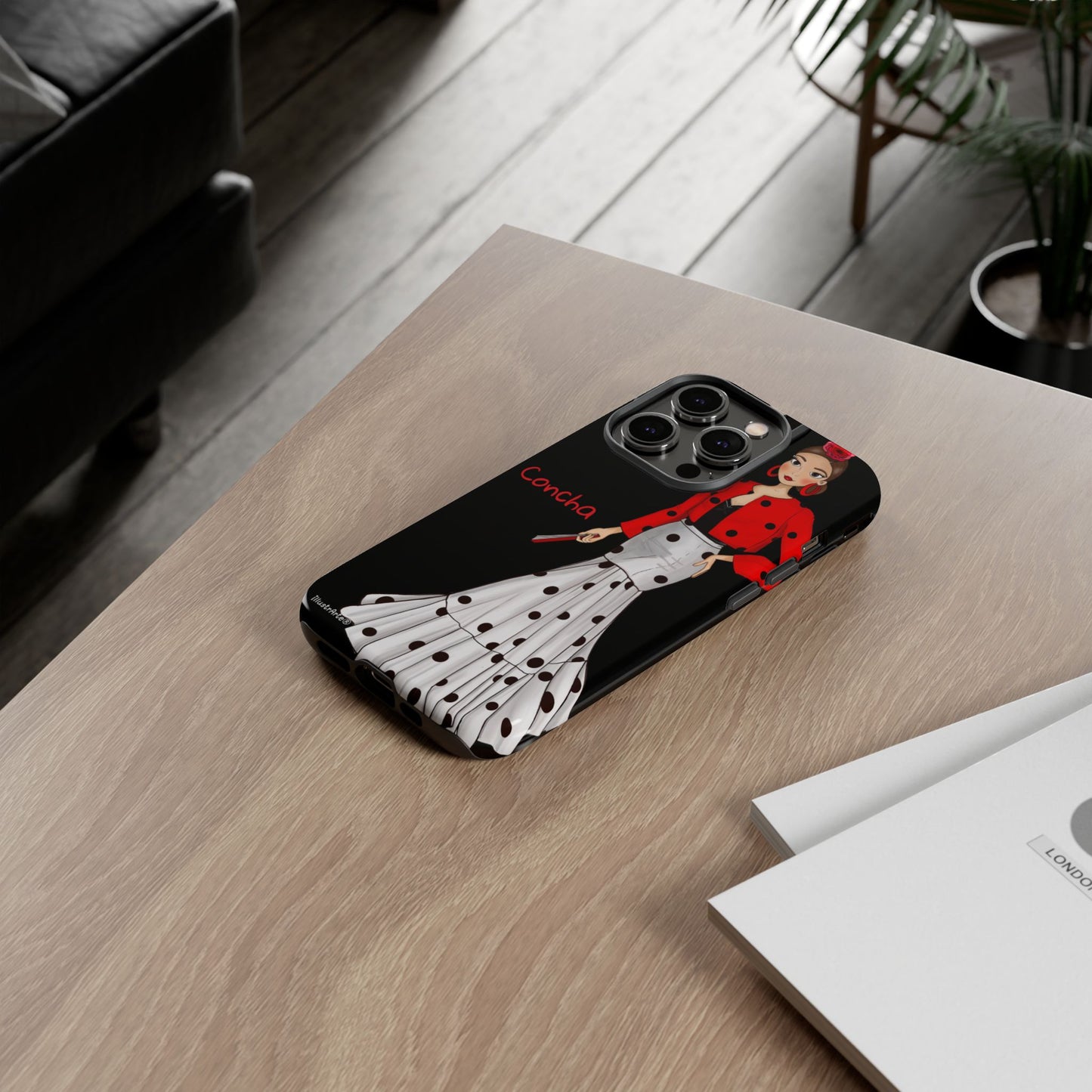 Funda de teléfono personalizable con nombre/bandera/Virgen - Modelo Conchita fondo negro. Para iPhone, Samsung Y Google Pixel