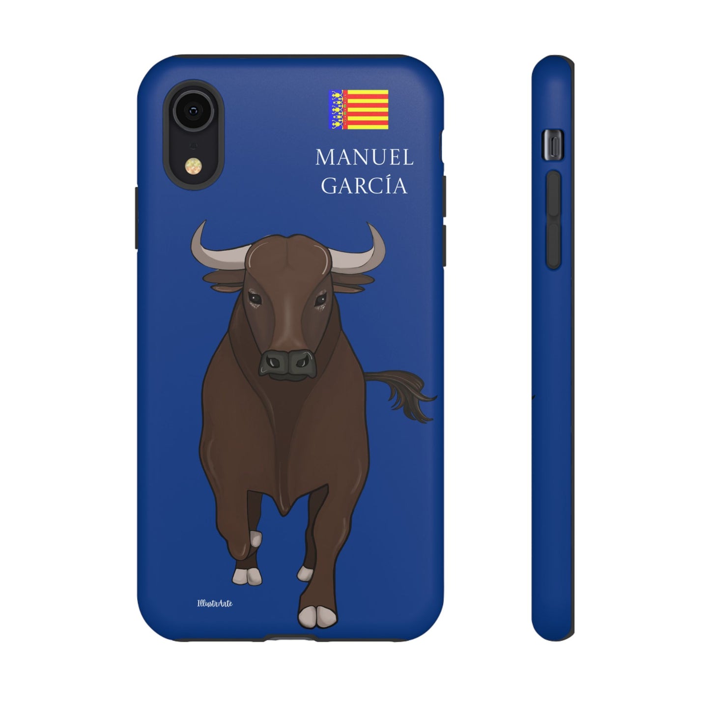 una funda de teléfono con un toro