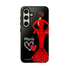 Funda de teléfono personalizable María rojo pelo oscuro fondo negro – para iPhone, Samsung, Pixel