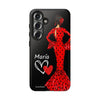 Funda de teléfono personalizable María rojo pelo oscuro fondo negro – para iPhone, Samsung, Pixel
