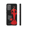 Funda de teléfono personalizable María rojo pelo oscuro fondo negro – para iPhone, Samsung, Pixel