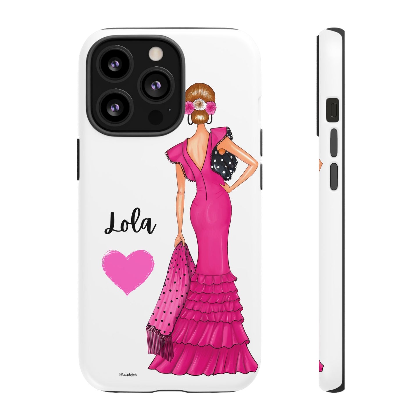 Funda de teléfono personalizable con nombre/bandera/Virgen - Modelo Manuela vestido rosa siendo el centro de atención.