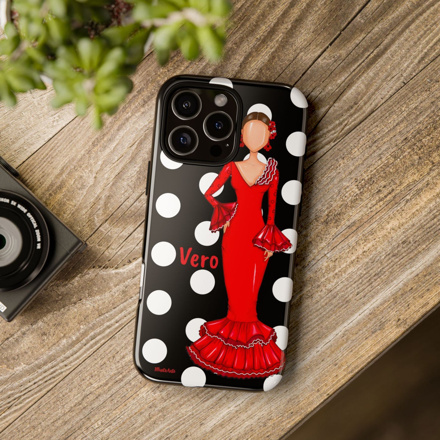 una funda para teléfono con una mujer en un vestido rojo