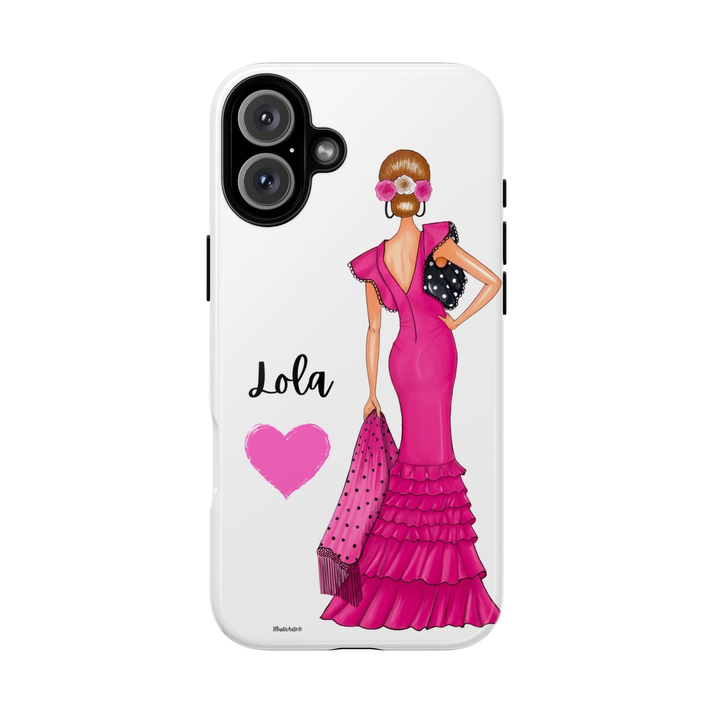 Funda de teléfono personalizable con nombre/bandera/Virgen - Modelo Manuela vestido rosa siendo el centro de atención.