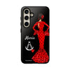 Funda de teléfono personalizable María rojo pelo oscuro fondo negro – para iPhone, Samsung, Pixel