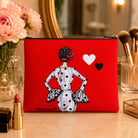 Neceser Granada illustrArte – María Blanco, fondo rojo con corazones – vista 3 – imagen Amazon
