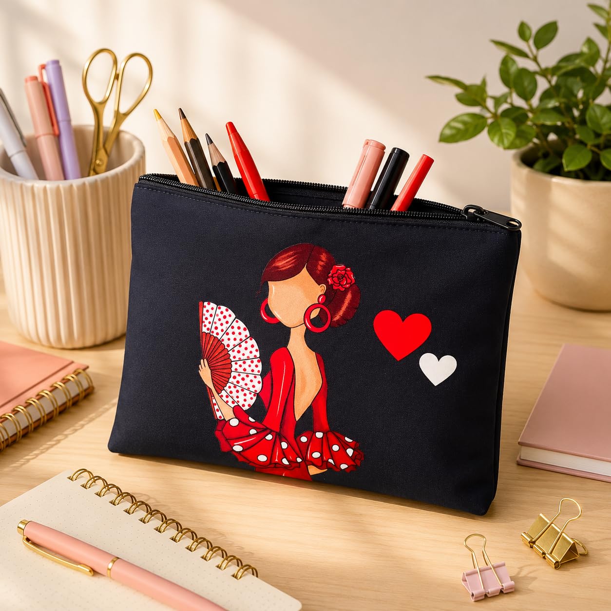 Neceser Granada illustrArte – Pepa, fondo negro con corazones – vista 5 – imagen Amazon
