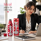 Botella térmica flamenca illustrArte 500 ml – diseño María Blanco, fondo rojo – vista 5