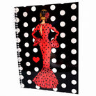 Libreta flamenca illustrArte 17 x 24 cm – diseño María Rojo, tapa negra con lunares blancos