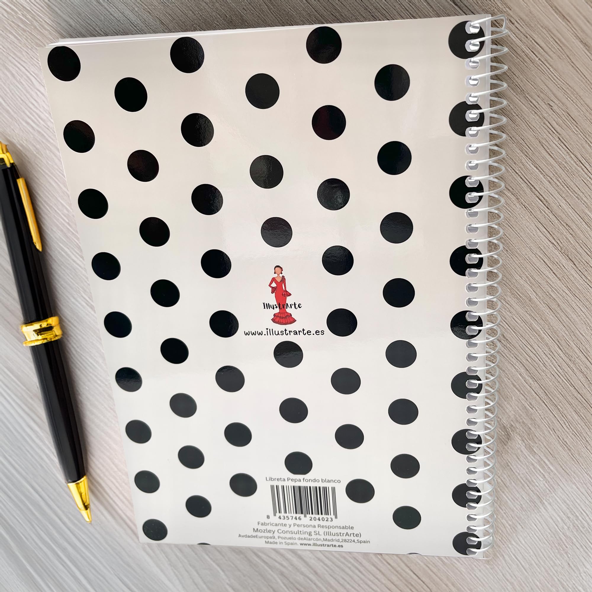 Libreta flamenca illustrArte – Pepa, tapa blanca con lunares negros – vista 2