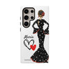 Funda de teléfono personalizada María vestido negro – para iPhone, Samsung, Pixel