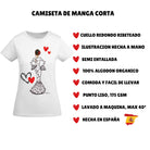 una camiseta de mujer con una imagen de una mujer sosteniendo un corazón