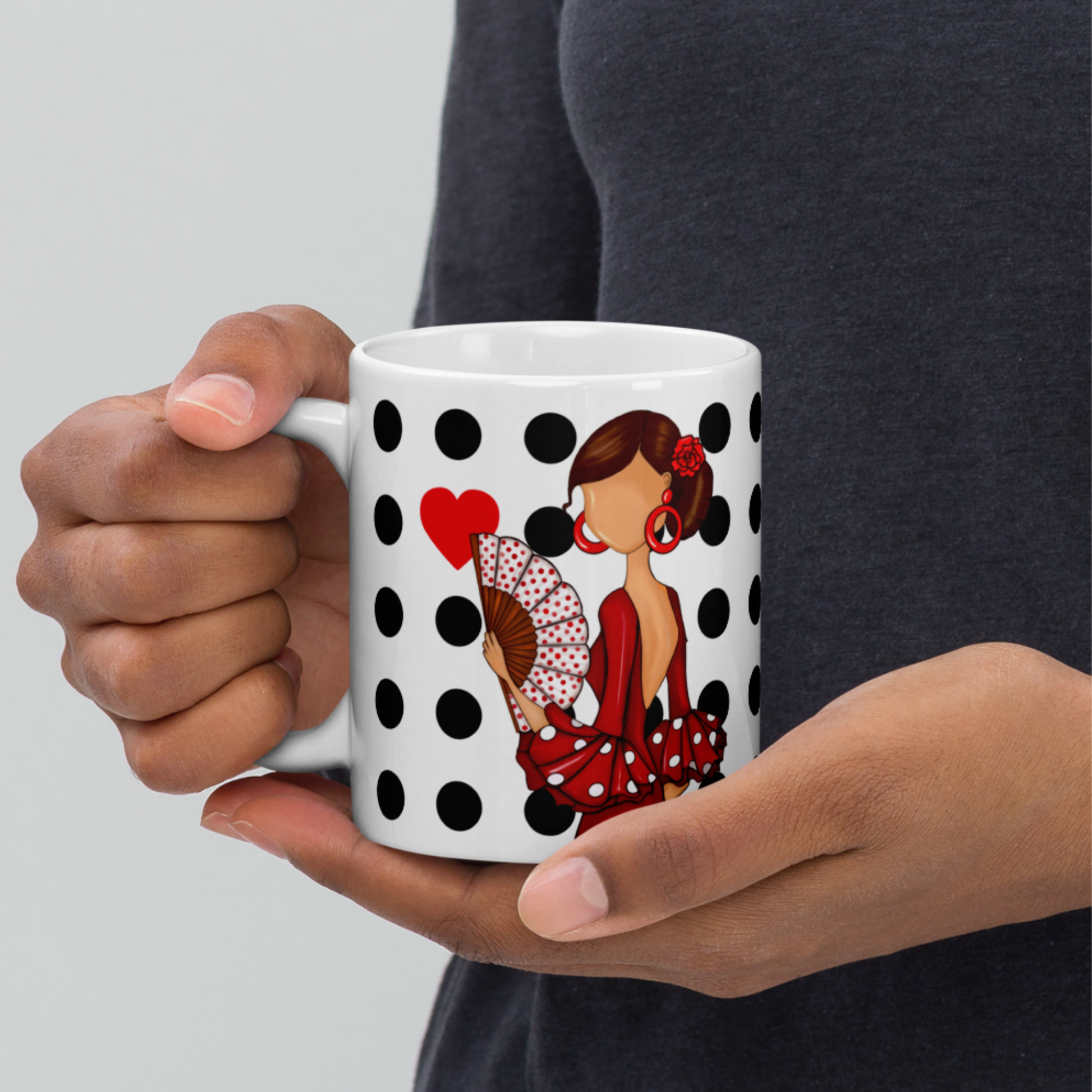 Disfruta de tu bebida favorita en esta taza de cerámica de 350ml con diseño de bailarina de flamenco.