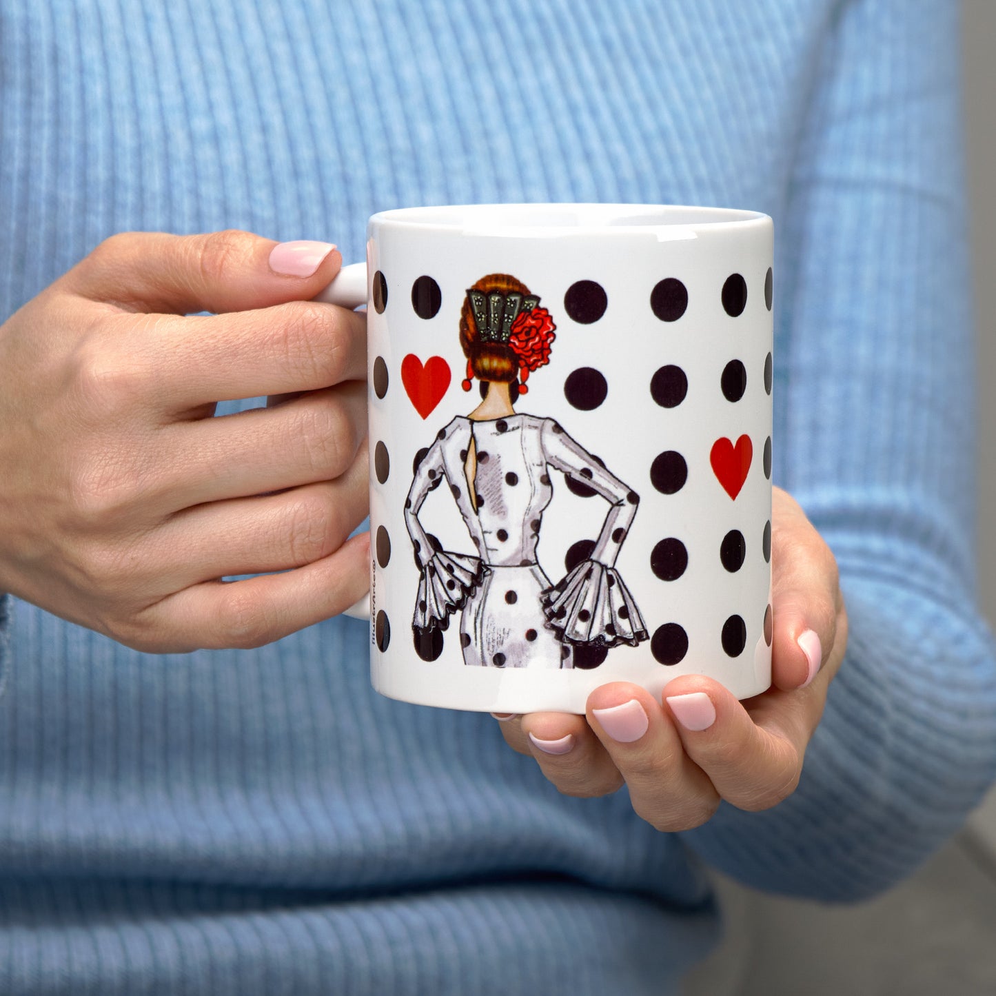 Vista frontal de la taza de cerámica de 350ml decorada con diseño vibrante de bailarina de flamenco.