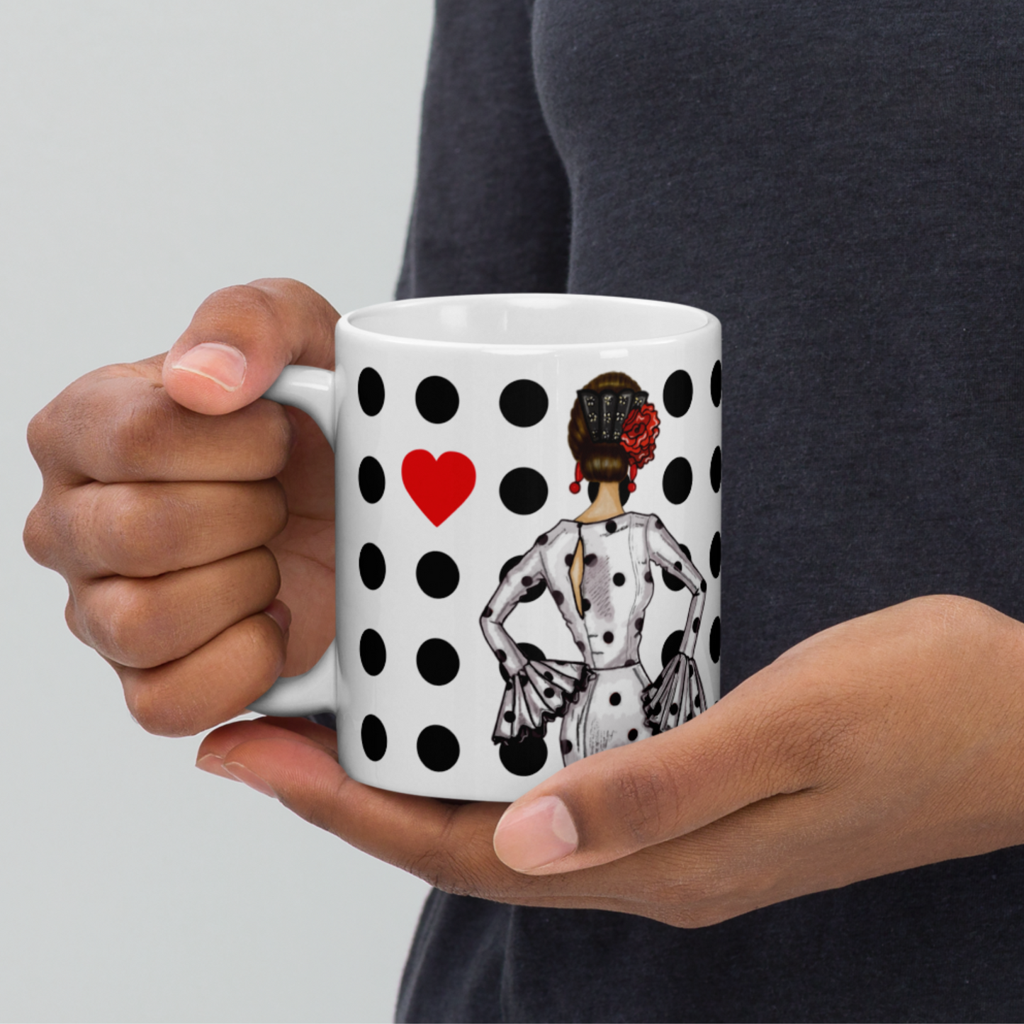 Taza de 350ml con diseño de bailarina de flamenco, destacando su uso en microondas y lavavajillas.