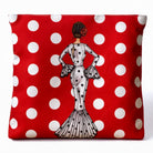 Imagen detallada del neceser flamenca “María Blanco”, mostrando su elegante diseño en fondo rojo con lunares blancos, perfecto para mujeres que buscan un toque flamenco.
