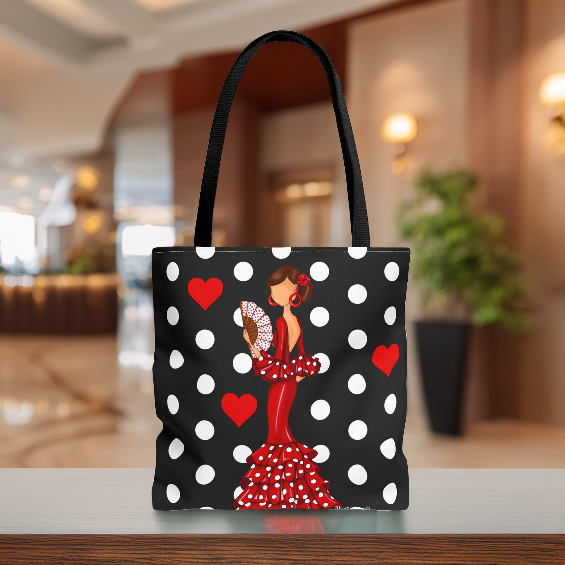 Detalle de la bolsa tote flamenca con ilustración vibrante de la flamenca Pepa, perfecta para un estilo único.