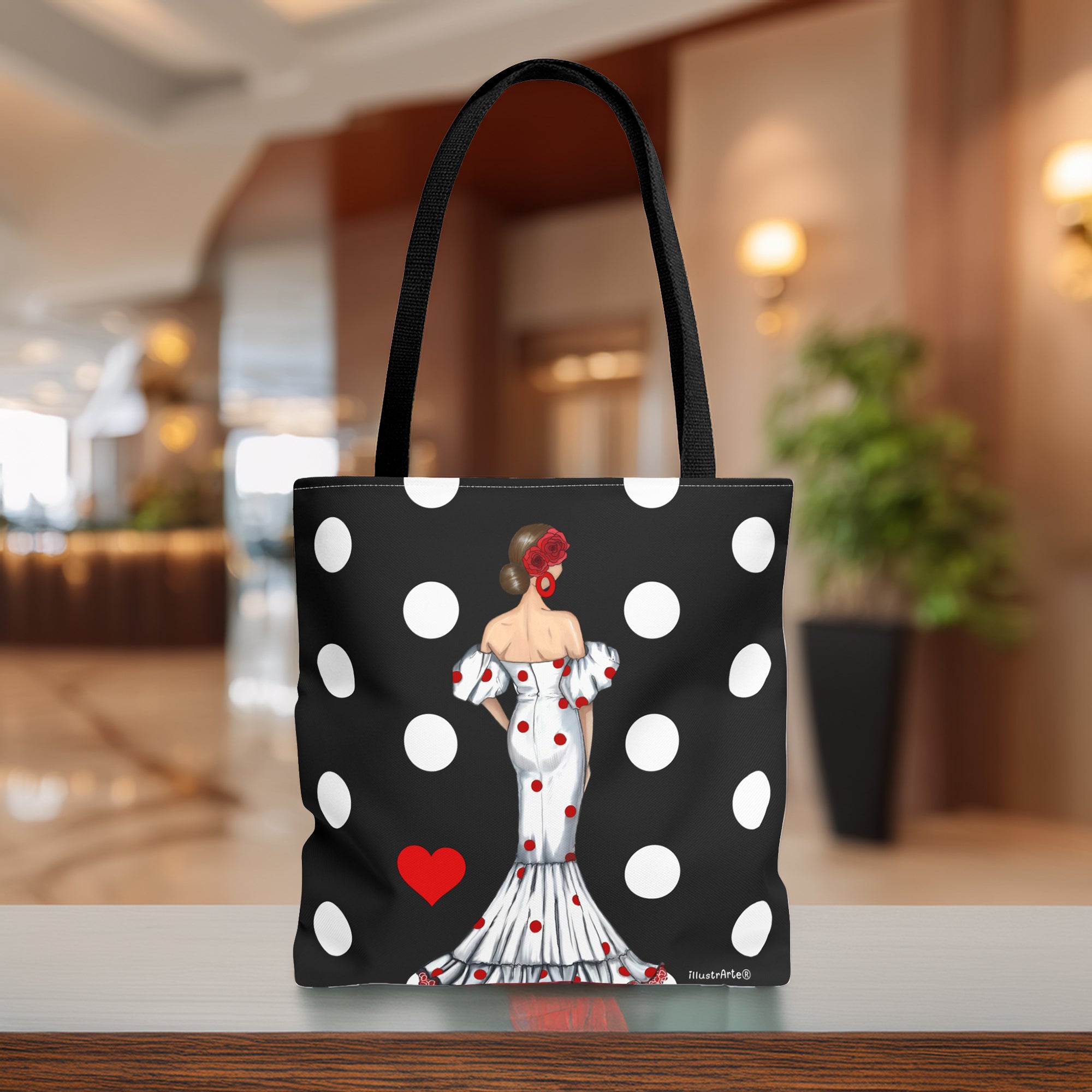 Vista amplia de la Bolsa Tote Flamenca con sus dimensiones de 43x43 cm, perfecta para el mercado o la playa.