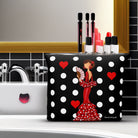 Neceser Flamenca 'Pepa' en uso, mostrando su versatilidad y estilo único para las mujeres amantes del flamenco.