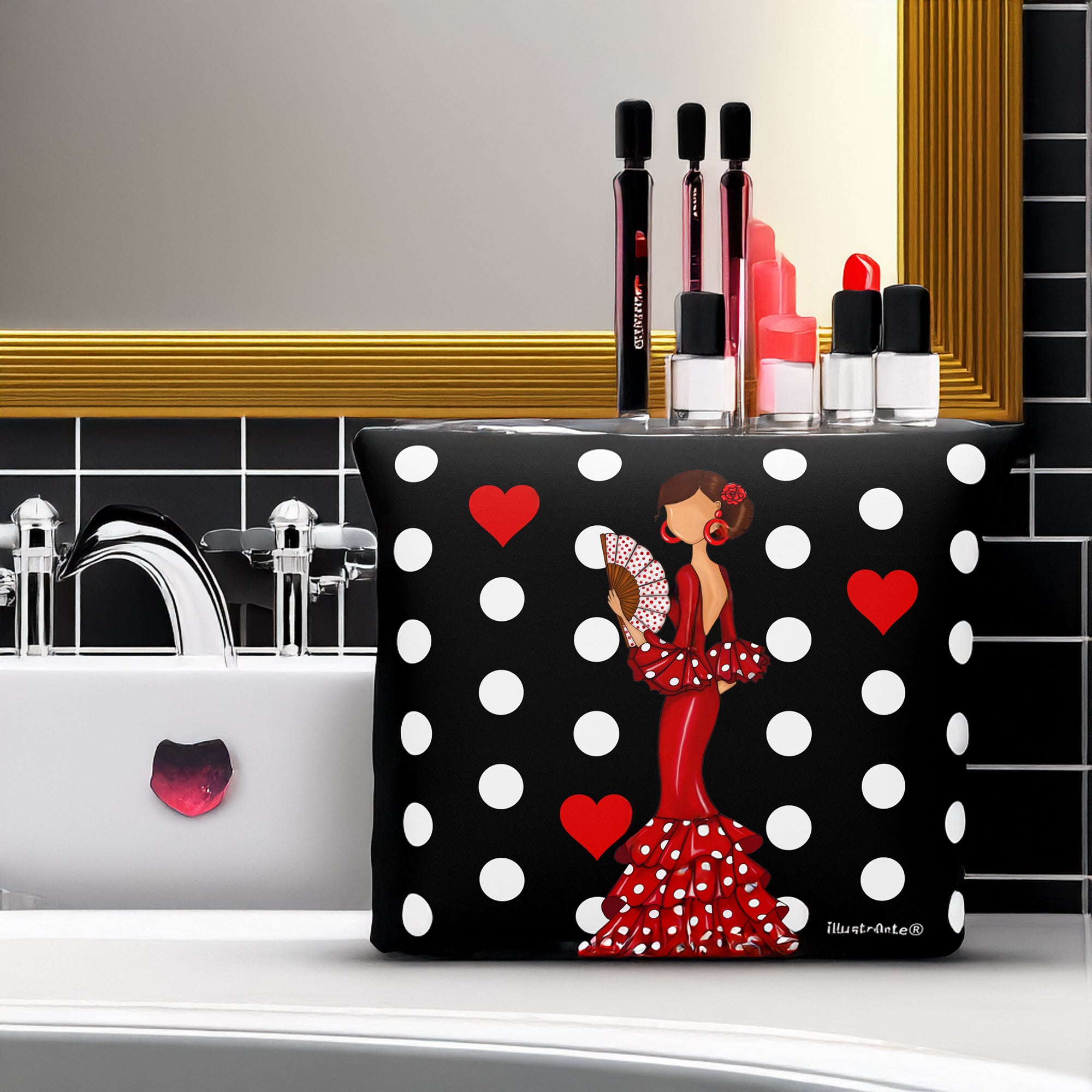 Neceser Flamenca 'Pepa' en uso, mostrando su versatilidad y estilo único para las mujeres amantes del flamenco.