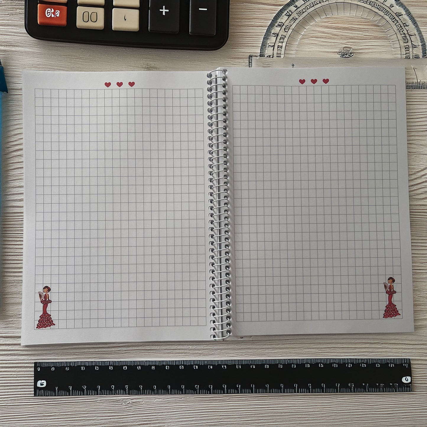 🔥 3x2 Oferta – Libreta/Cuaderno Flamenca Pepa – 100 Páginas Cuadriculadas – 17x24 cm – Tapa Semirrígida Blanca con Lunares Negros – Papel 80 g – Diseño Ilustrado con Abanico – Idea de Regalo Flamenco