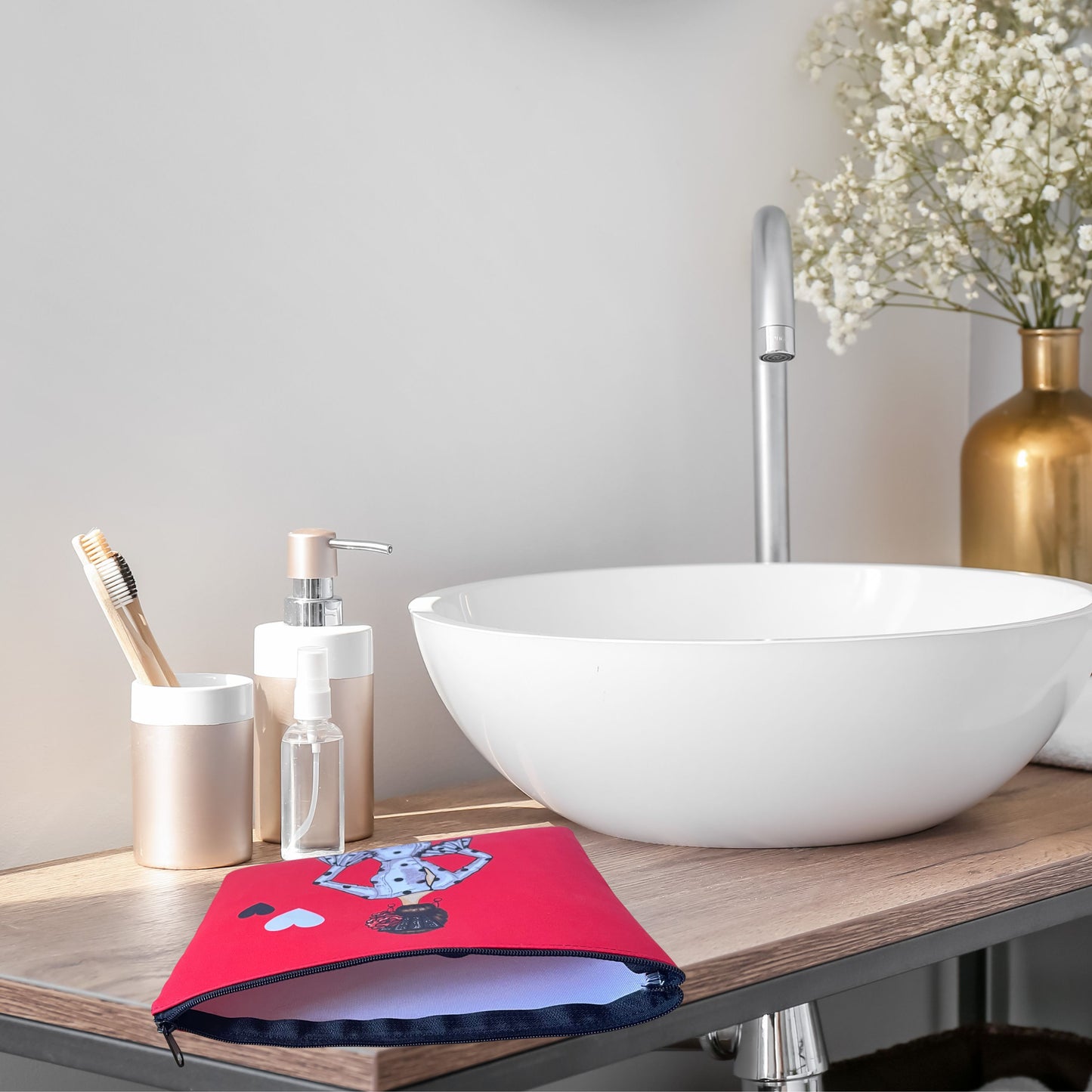 Pack Regalo Flamenca María – Botella Térmica Roja con Vestido Blanco + Neceser Granada “María Blanco Fondo Rojo”