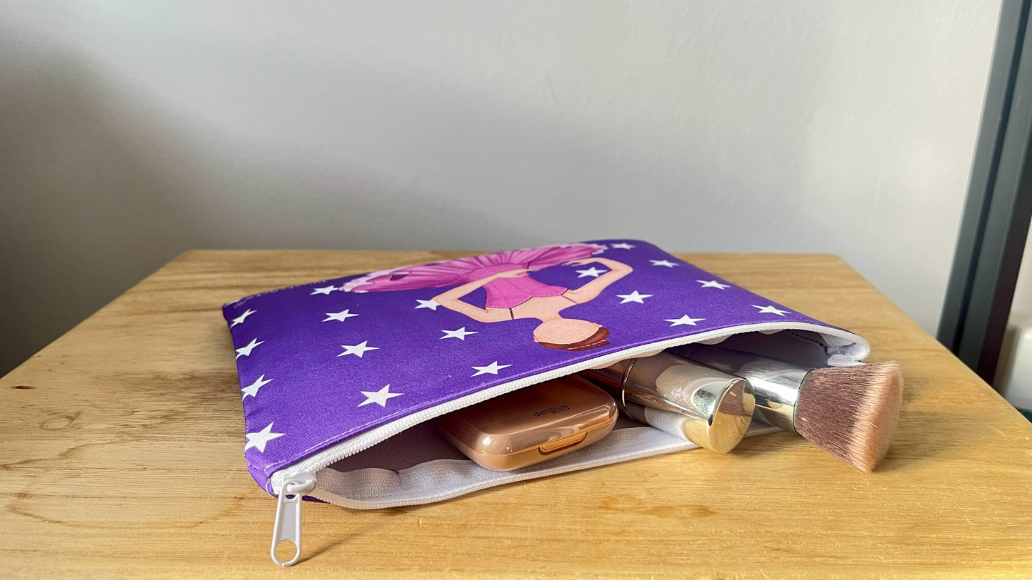 Neceser o Estuche Granada Bailarina “Sara” – Diseño Doble Cara – Fondo Blanco con Lunares Negros – 22x17 cm – Impermeable – Bolsa de Aseo, Maquillaje o Material