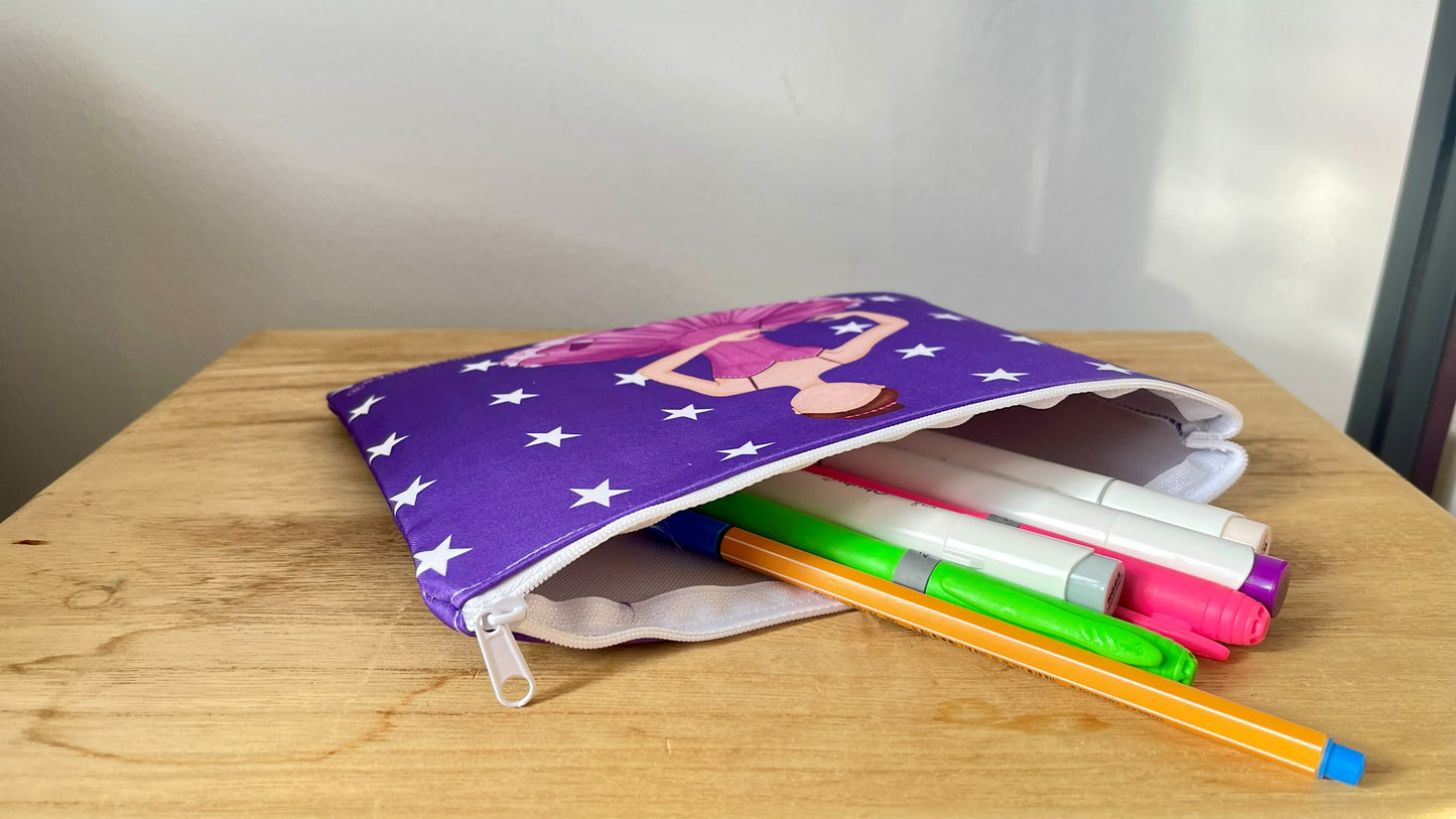 Neceser o Estuche Granada Bailarina “Sara” – Diseño Doble Cara – Fondo Blanco con Lunares Negros – 22x17 cm – Impermeable – Bolsa de Aseo, Maquillaje o Material