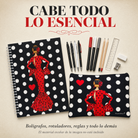 Capacidad del estuche con material escolar, diseño María Rojo Lunares