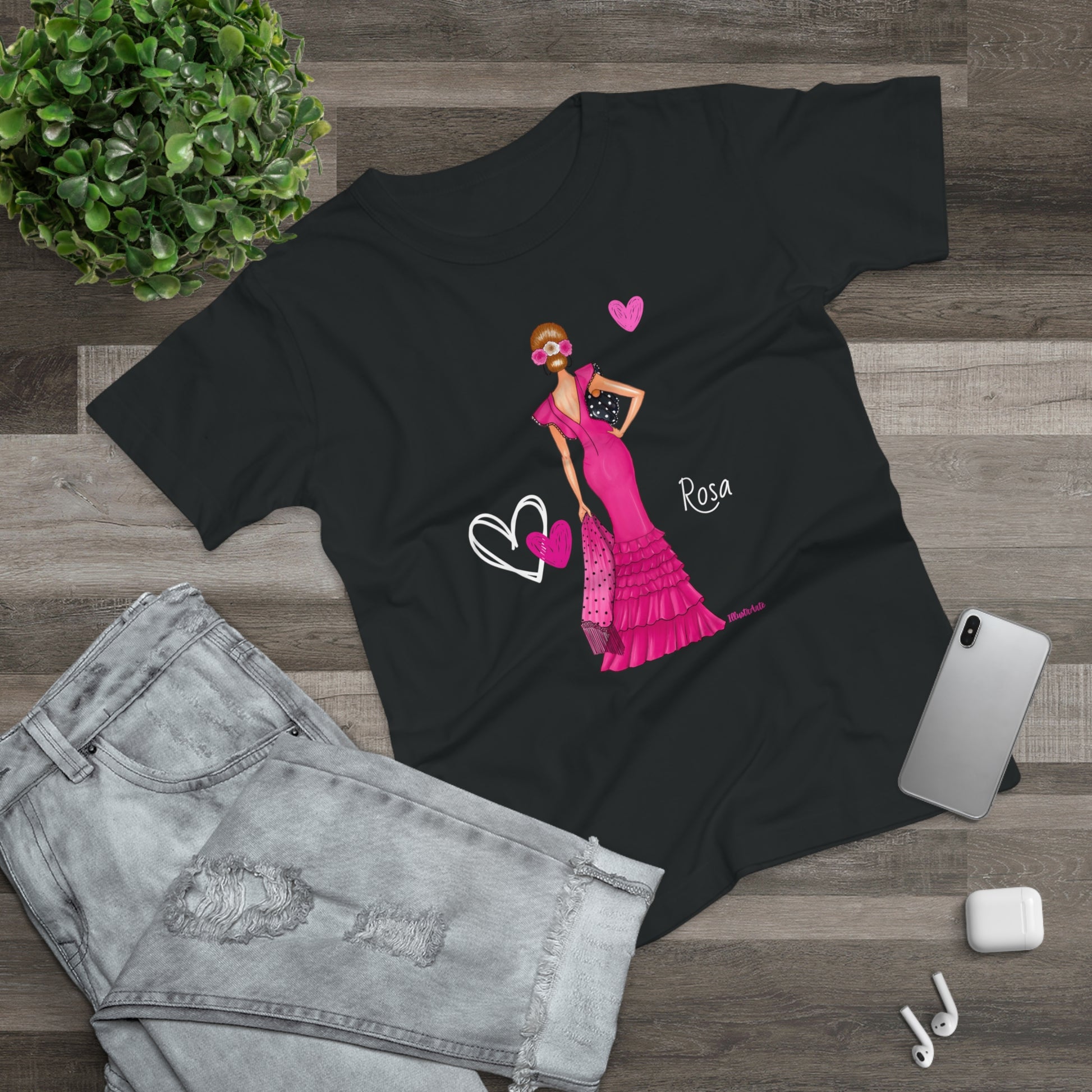 una camiseta con una imagen de una mujer en un vestido rosa