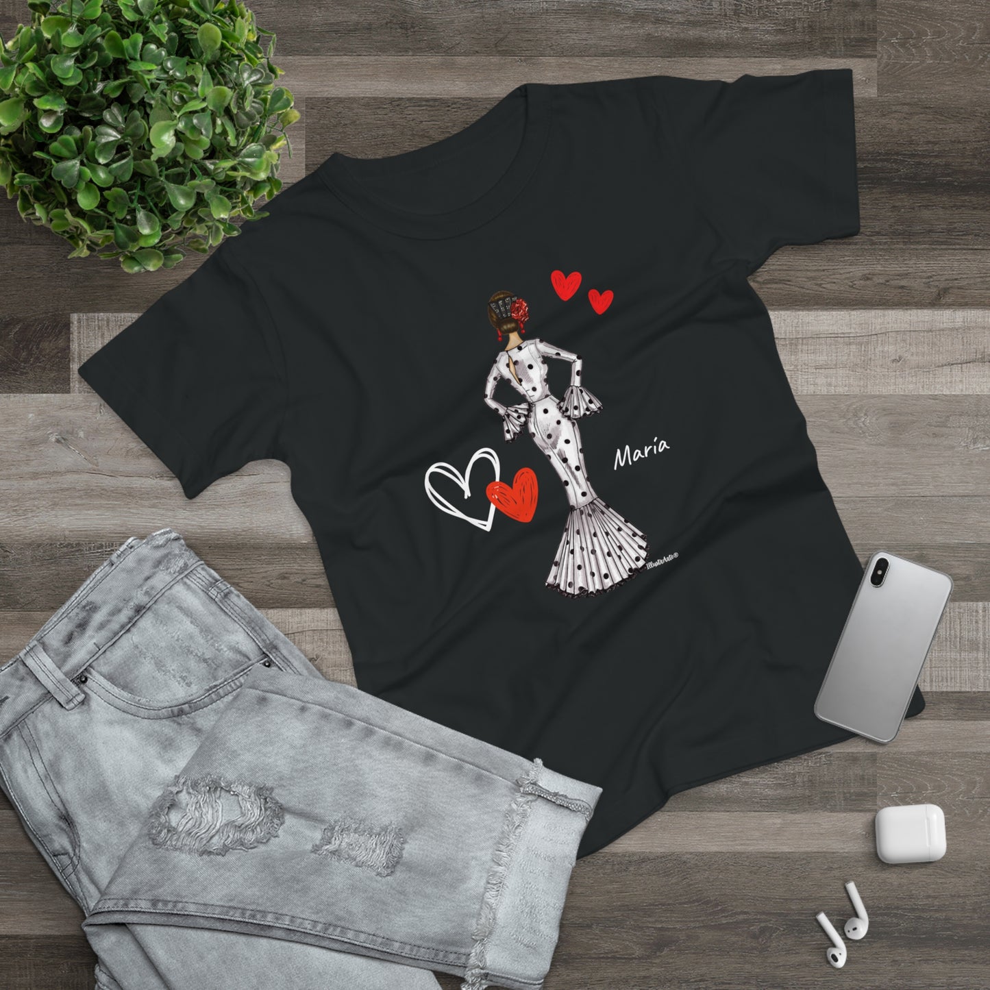 una camiseta negra con una imagen de una mujer en un vestido y corazones