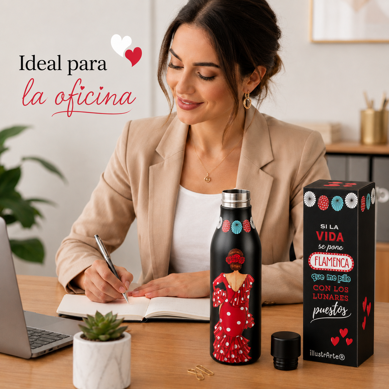 Botella térmica illustrArte 500 ml – diseño Macarena – botella y caja sobre un escritorio, ideal para la oficina – vista 7