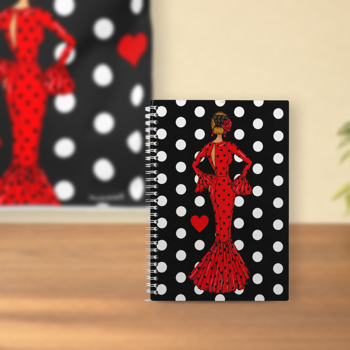 Bolsa Málaga y libreta flamenca María Rojo en el escritorio