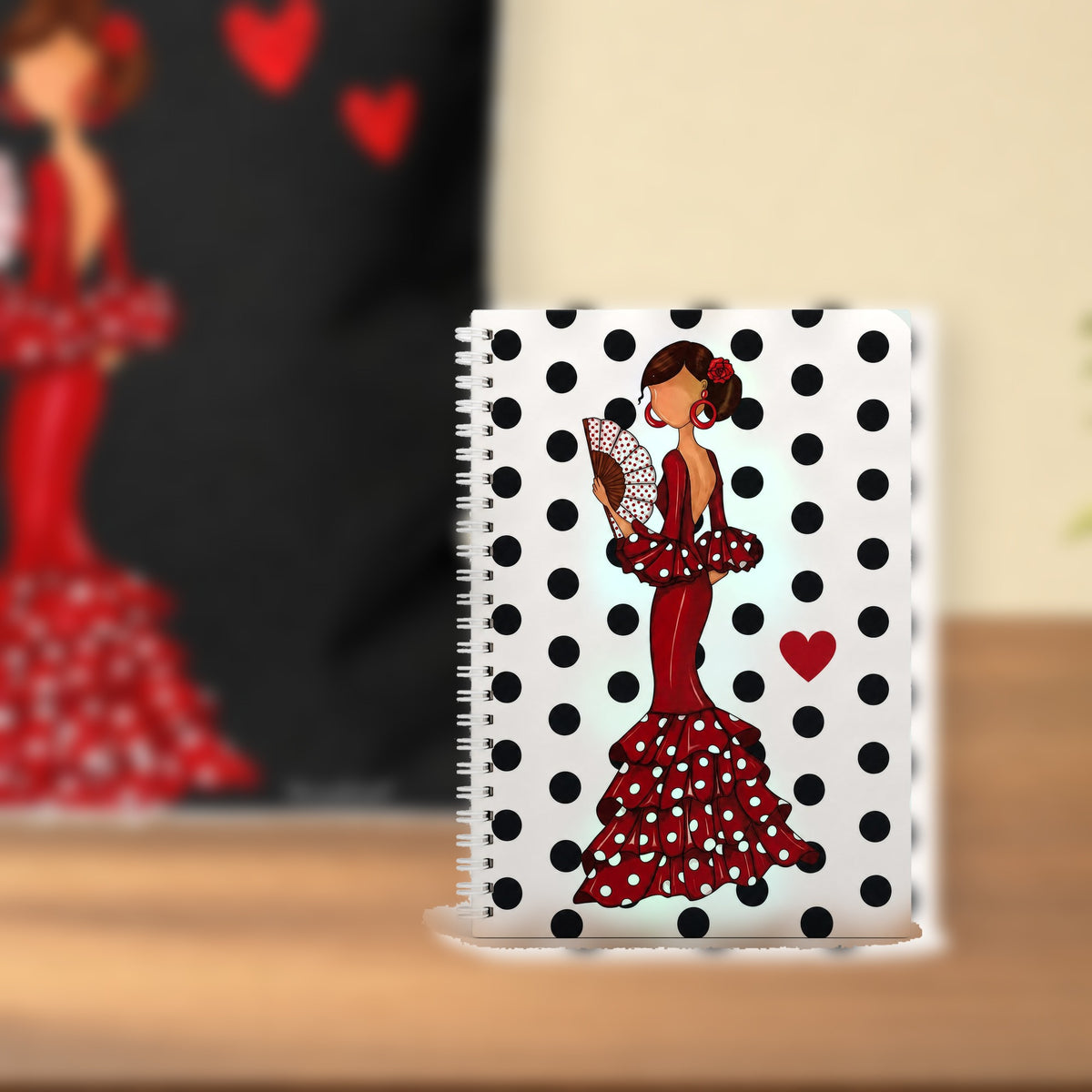 Bolsa Málaga y libreta flamenca Pepa en el escritorio