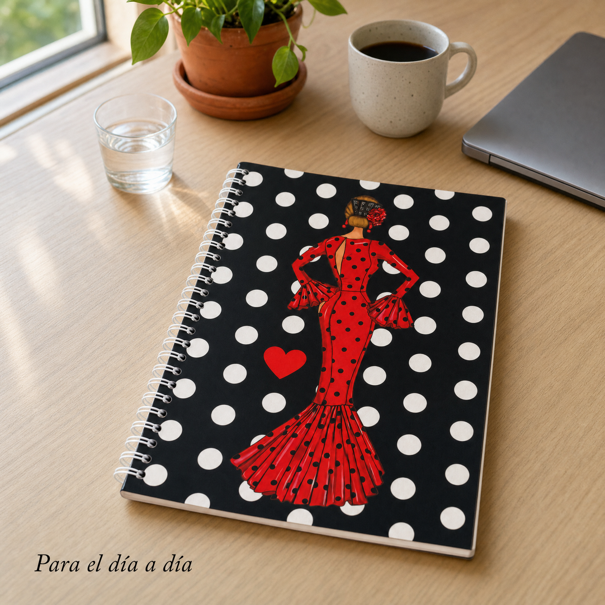 Libreta flamenca María Rojo – sobre un escritorio de madera junto a la ventana