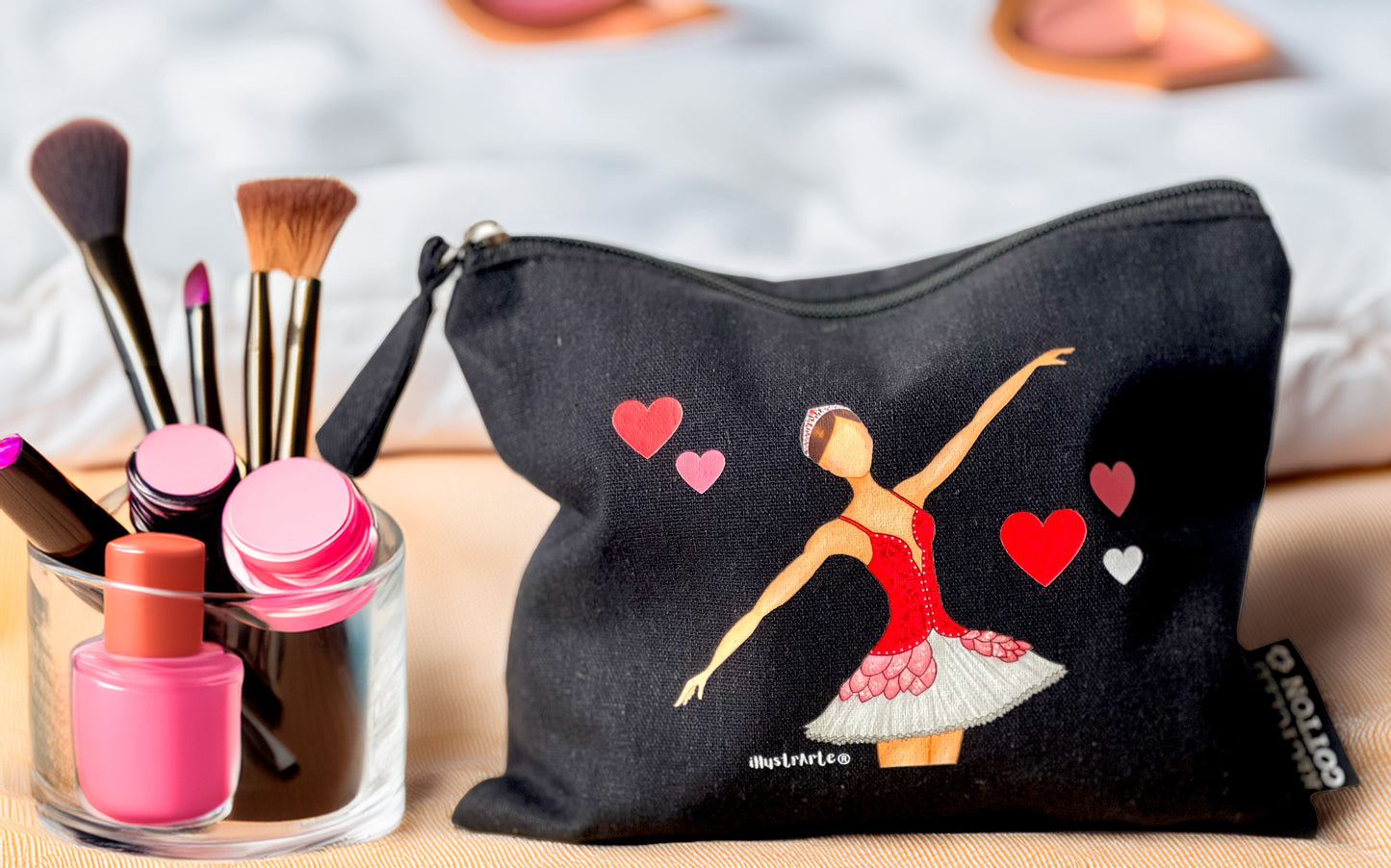 Neceser Bailarina Mariela – Estuche Cosmético de Algodón Reciclado en Negro, 21 x 16 cm, Diseño Impreso por Ambos Lados
