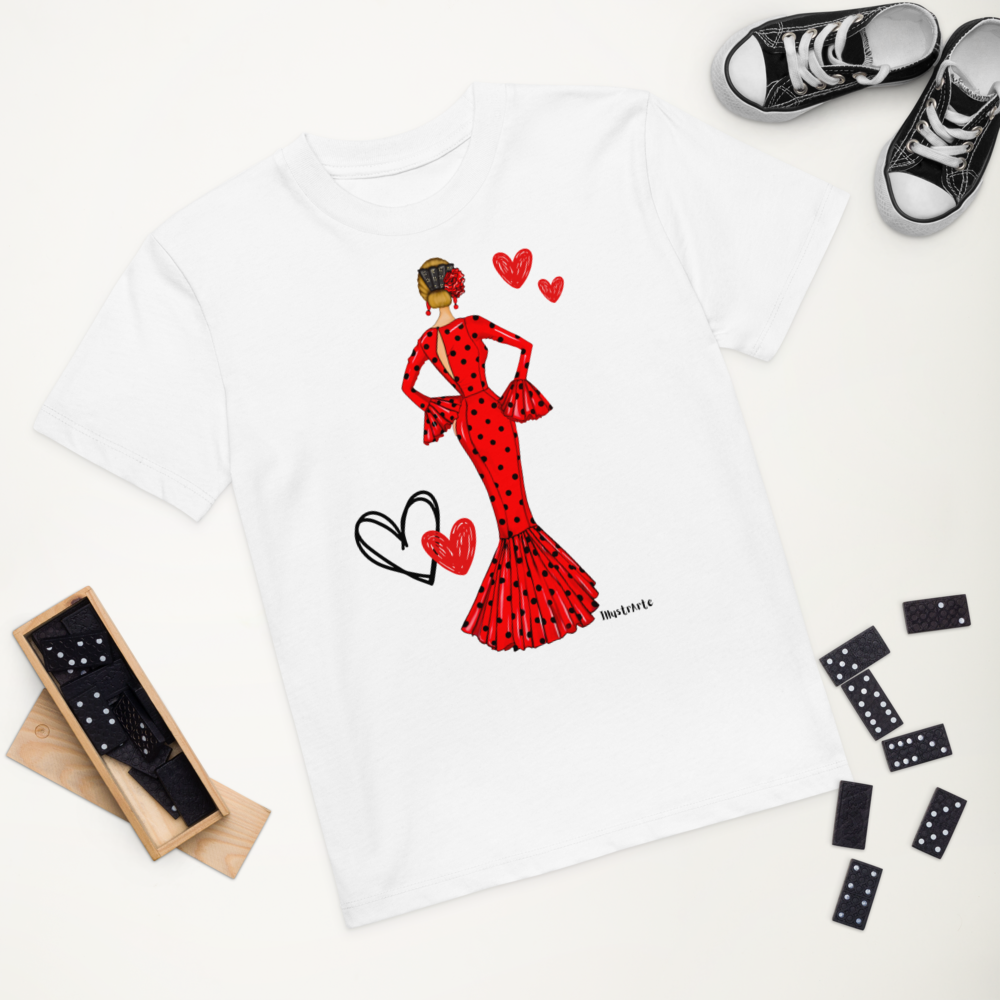 Camiseta flamenca de niñas de algodón orgánico, modelo María vestido rojo, sobre una mesa, lista para ser comprada.