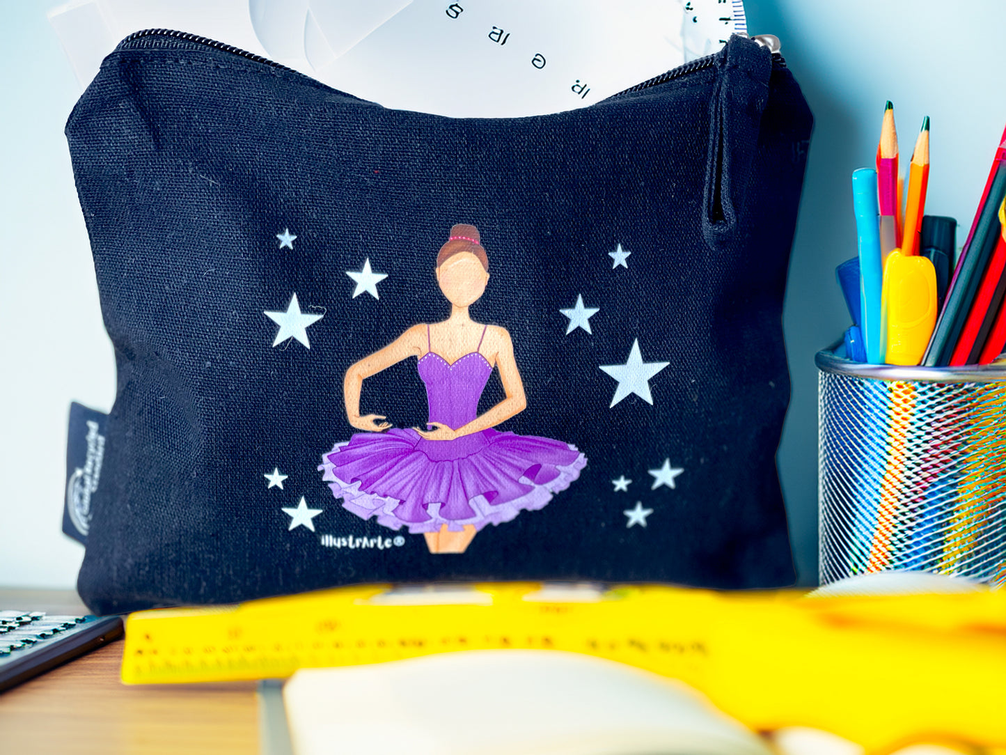 Neceser Bailarina Sara – Estuche Cosmético de Algodón Reciclado en Negro, 21 x 16 cm, Diseño Impreso por Ambos Lados